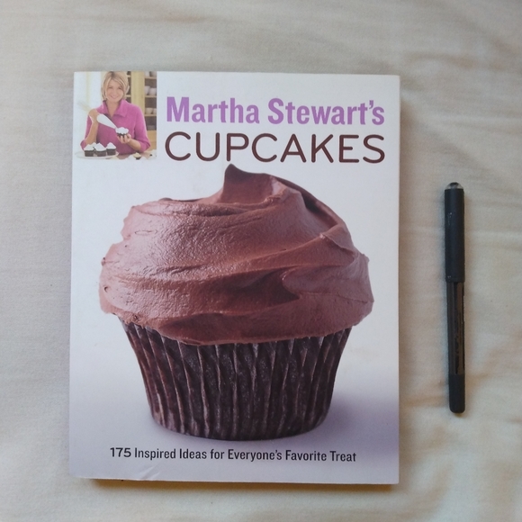 Martha Stewart 's Cupcakes - Picture 1 of 4